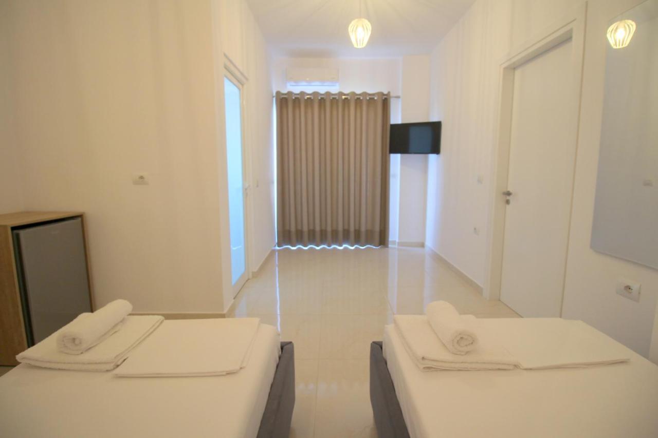 J&B Hotel คซามิล ภายนอก รูปภาพ